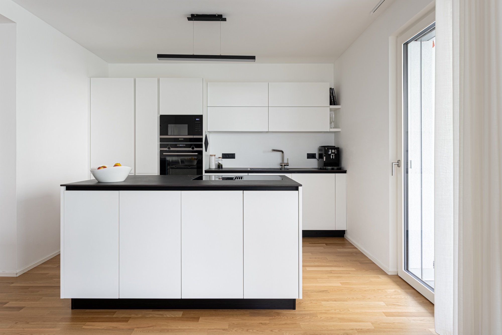 Cucine-ristrette-openspace-e-divisione-leggera